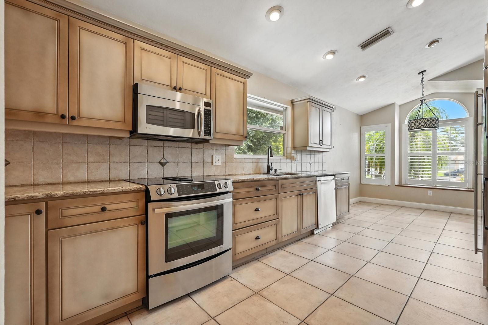 923 ASHMEADE COURT