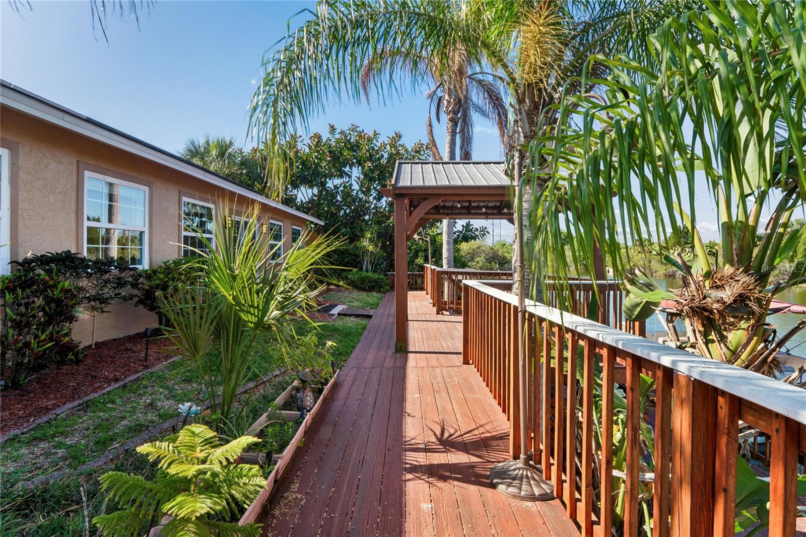 ALOHA GARDENS - Residential