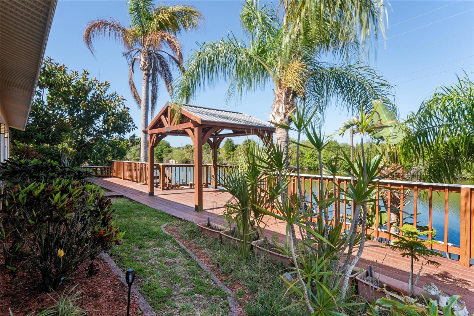 ALOHA GARDENS - Residential