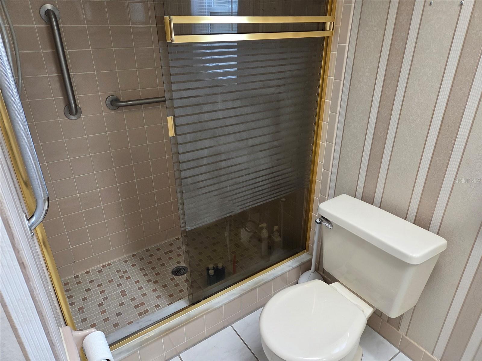 ALOHA GARDENS - Residential