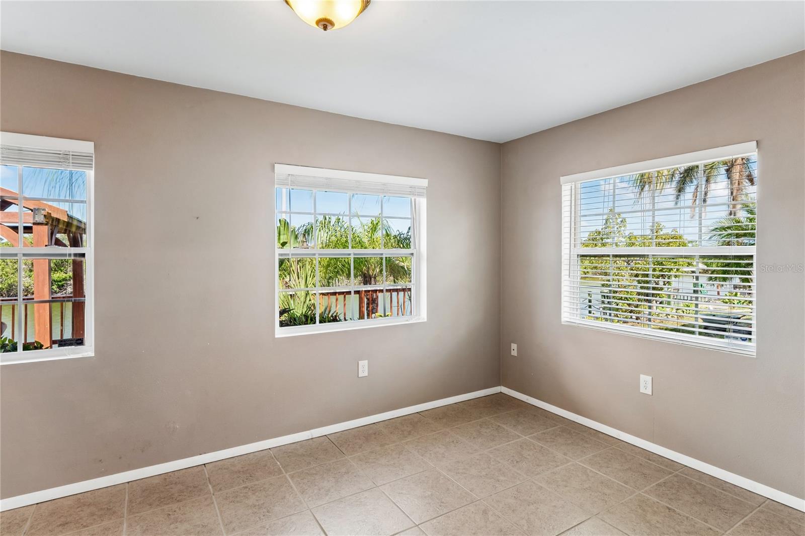 ALOHA GARDENS - Residential