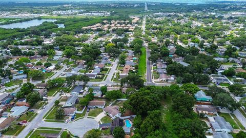 A home in SEMINOLE