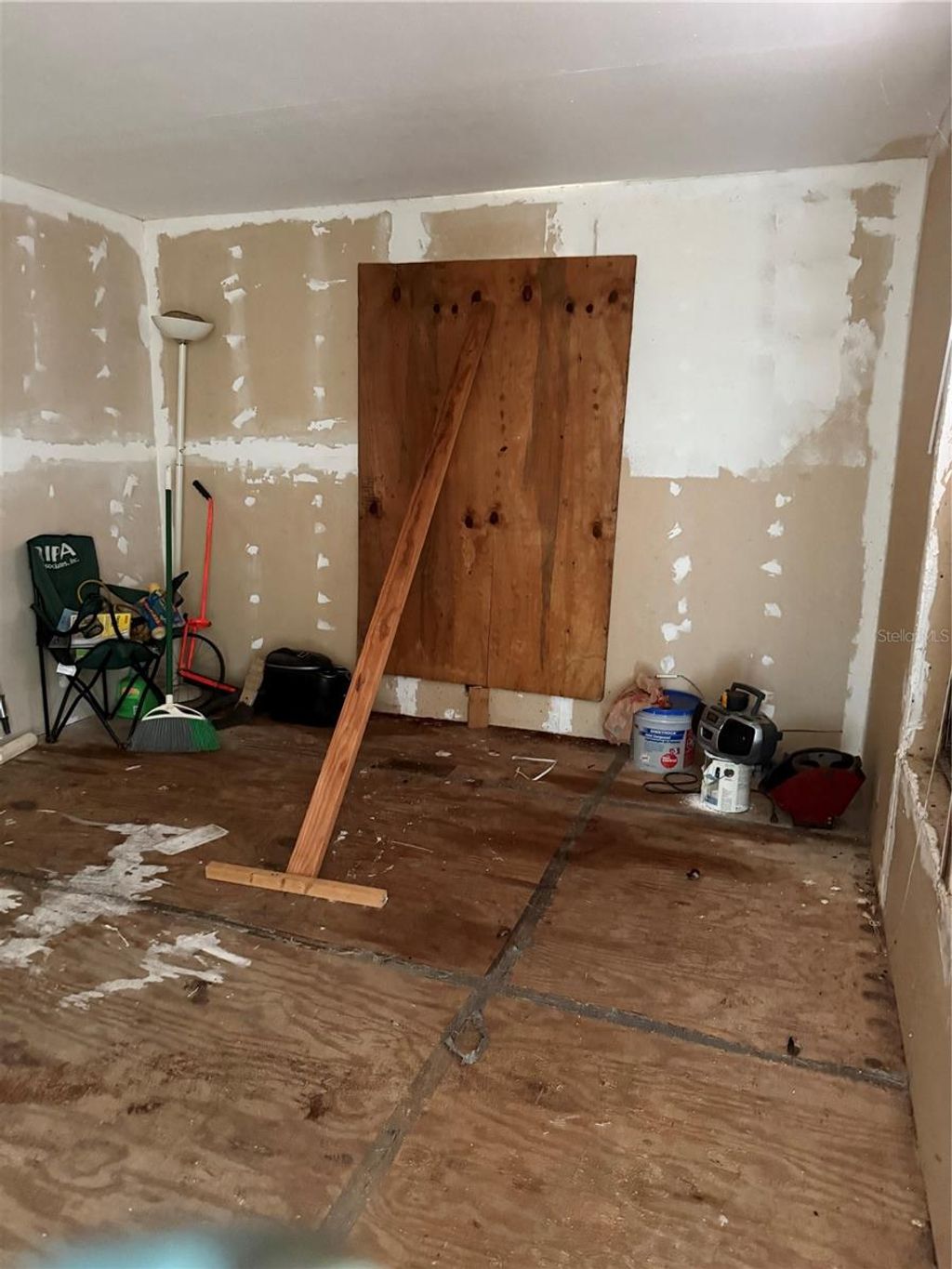 Photo of 409 21st Avenue SW, Ruskin, FL 33570 (MLS # TB8449781)