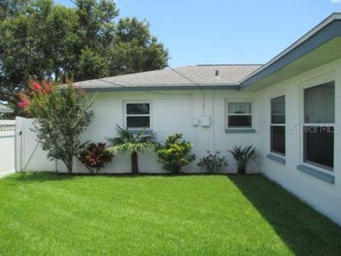 A home in SEMINOLE