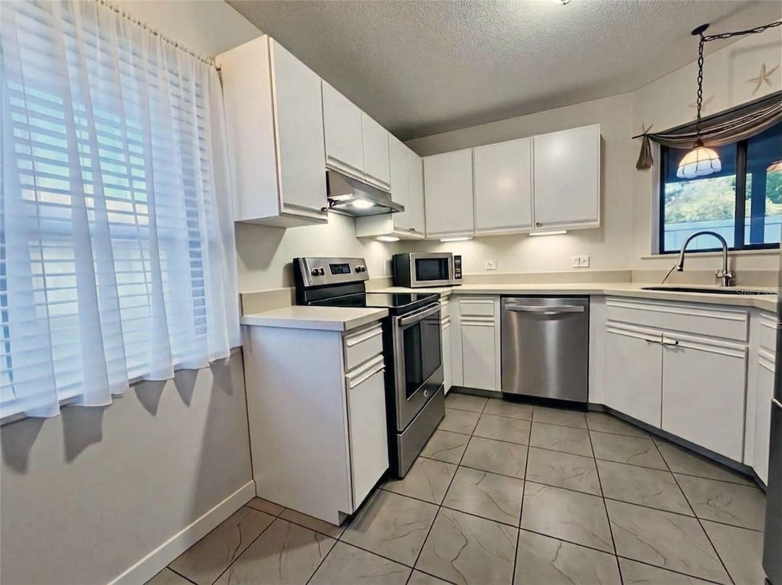 LAKE FOREST SUB - Residential