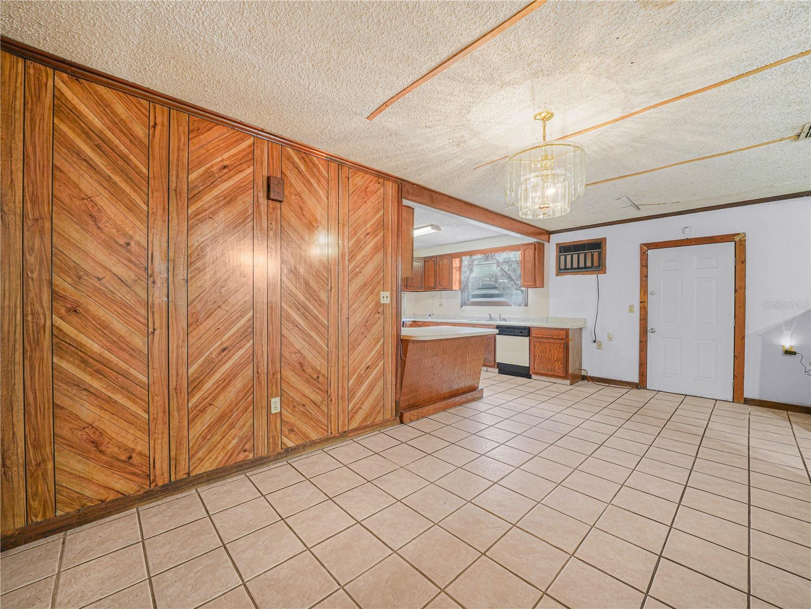 715 S SEMINOLE AVENUE