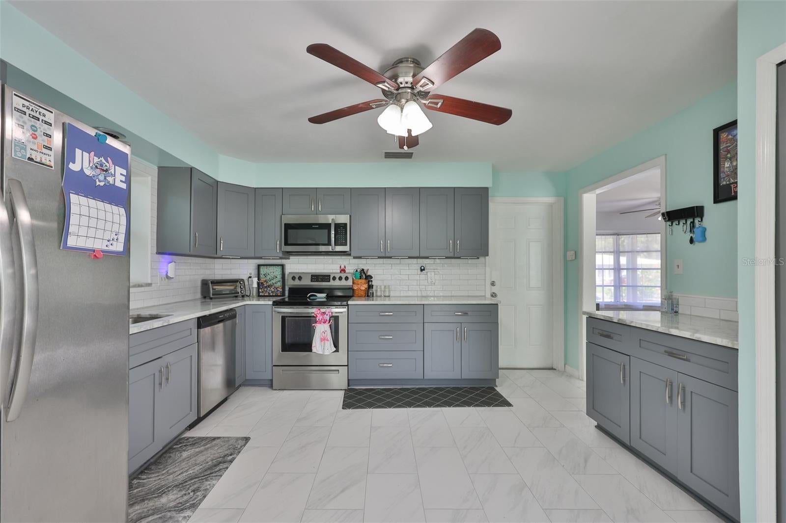 2335 SURREY LANE