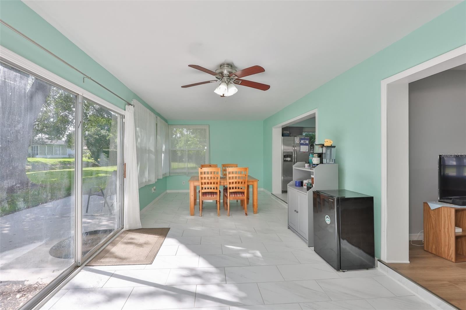 2335 SURREY LANE