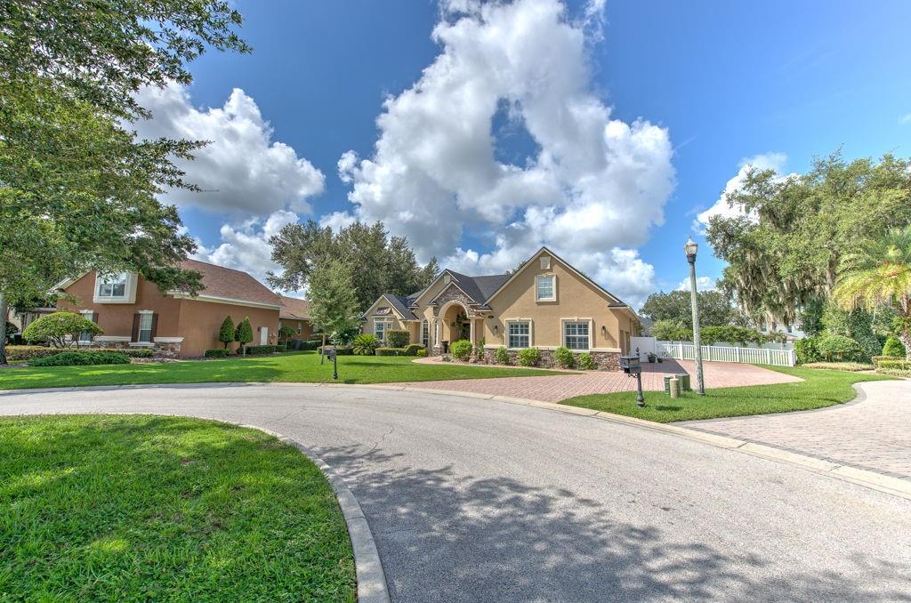 2121 SOUTHERN OAKS LANE