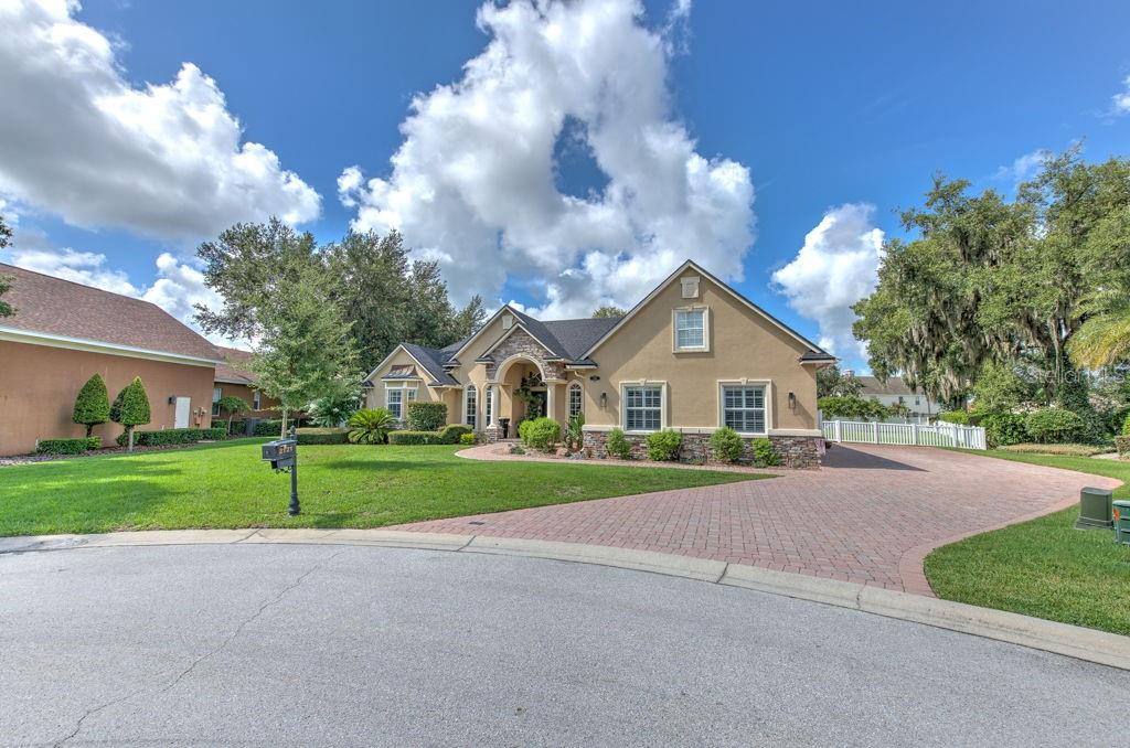 2121 SOUTHERN OAKS LANE