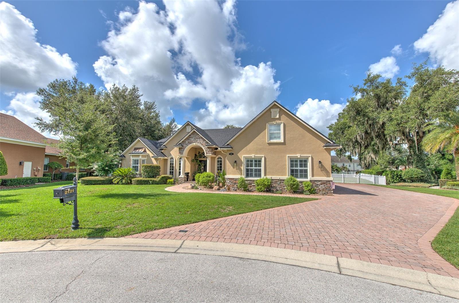 2121 SOUTHERN OAKS LANE