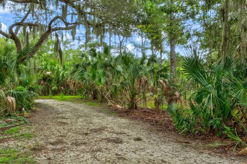 A home in PALMETTO