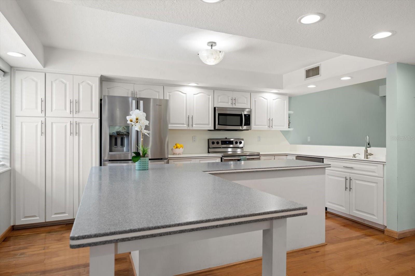 MARINA DEL REY AT SAND KEY - Residential
