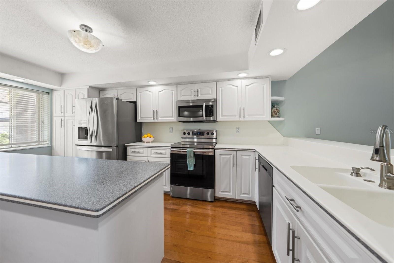 MARINA DEL REY AT SAND KEY - Residential