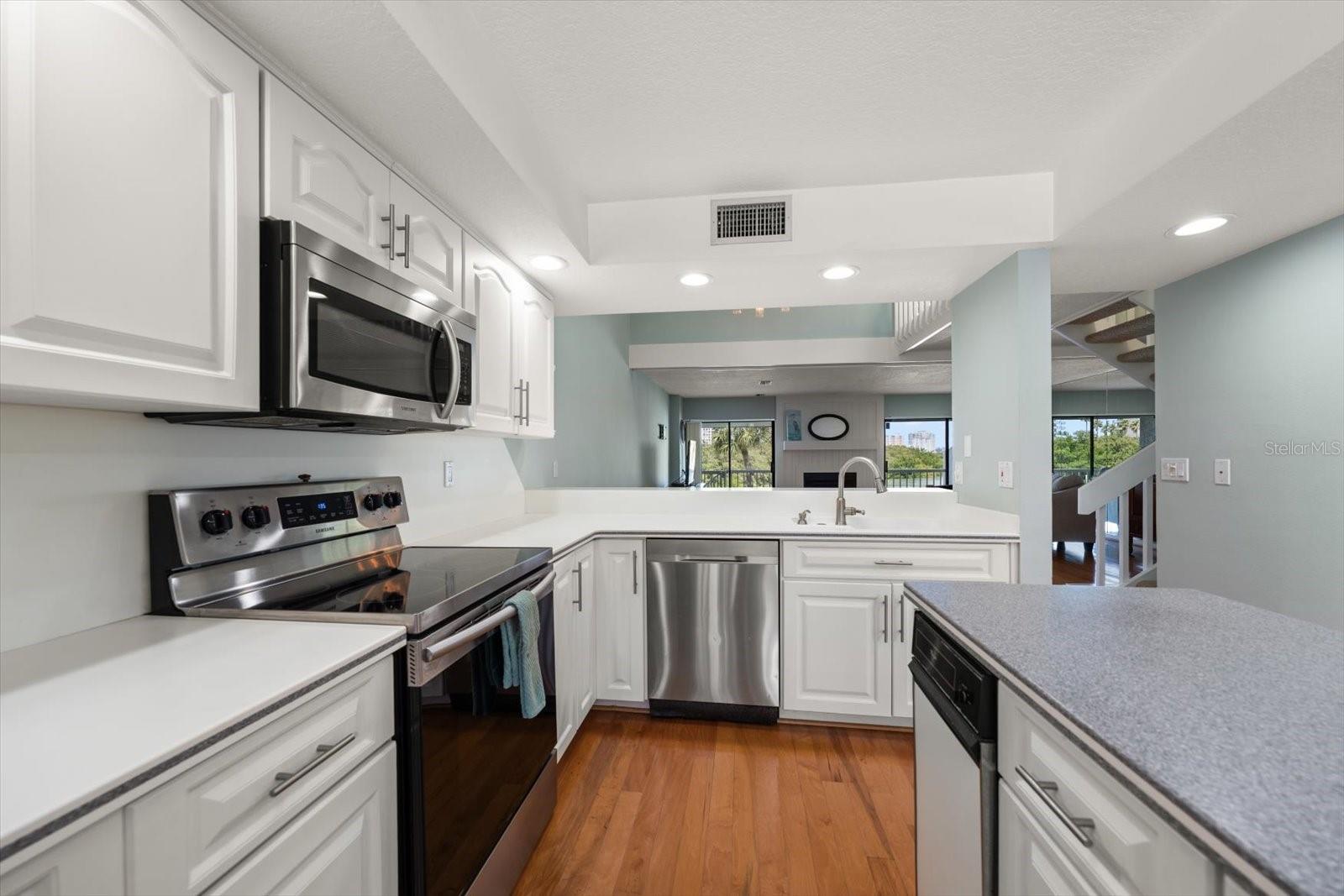 MARINA DEL REY AT SAND KEY - Residential