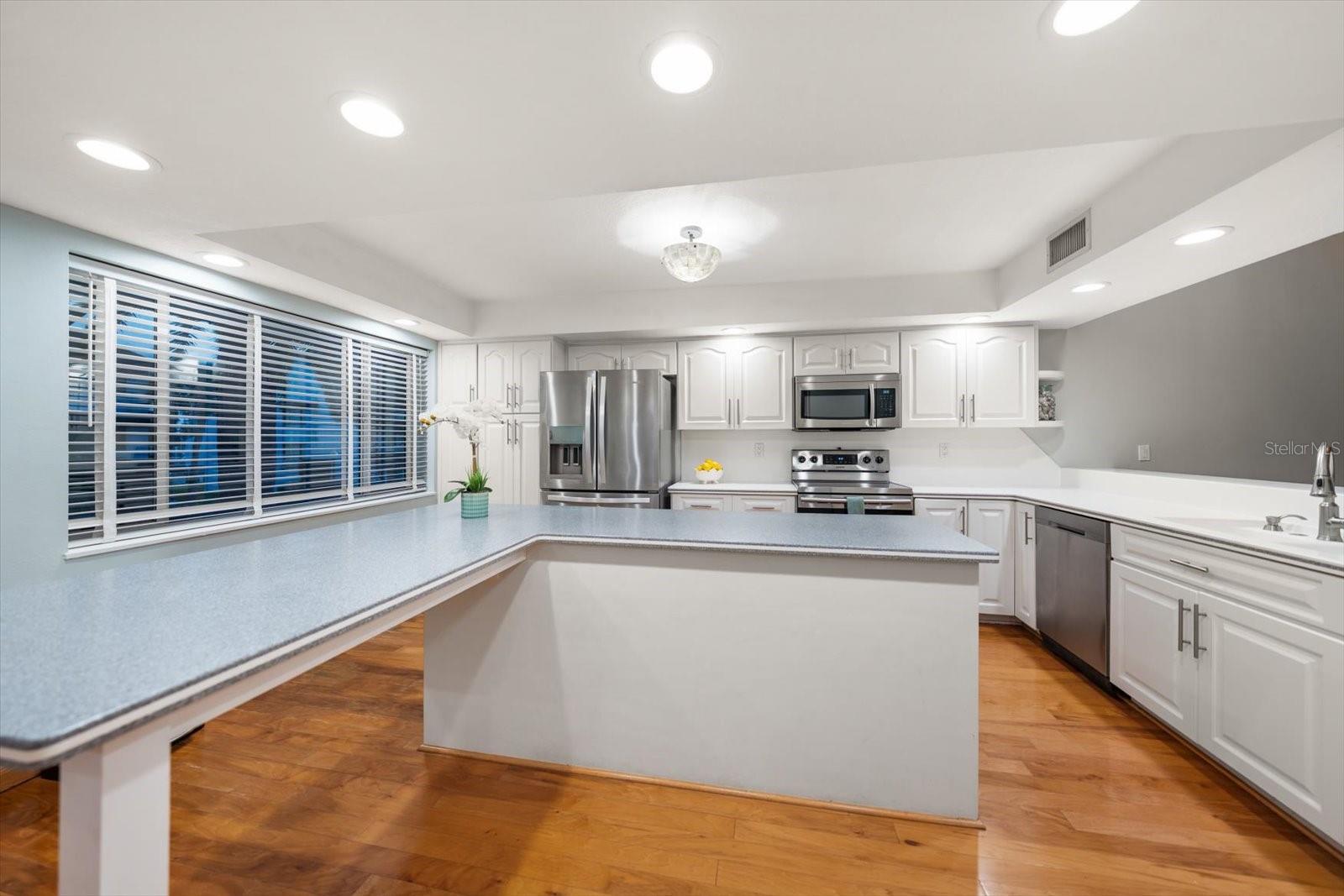MARINA DEL REY AT SAND KEY - Residential