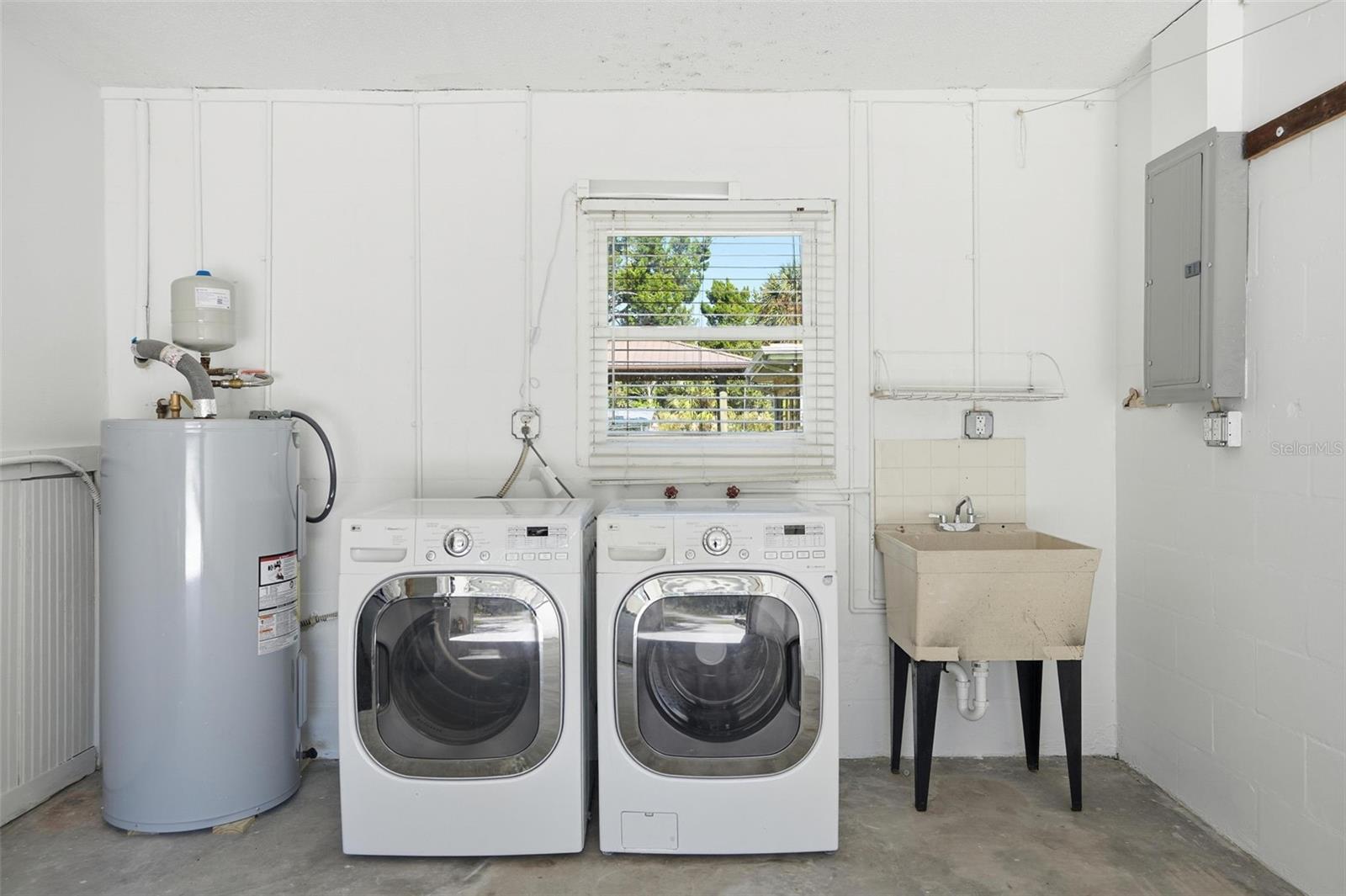 SIESTA SHORES UNIT 02 - Residential