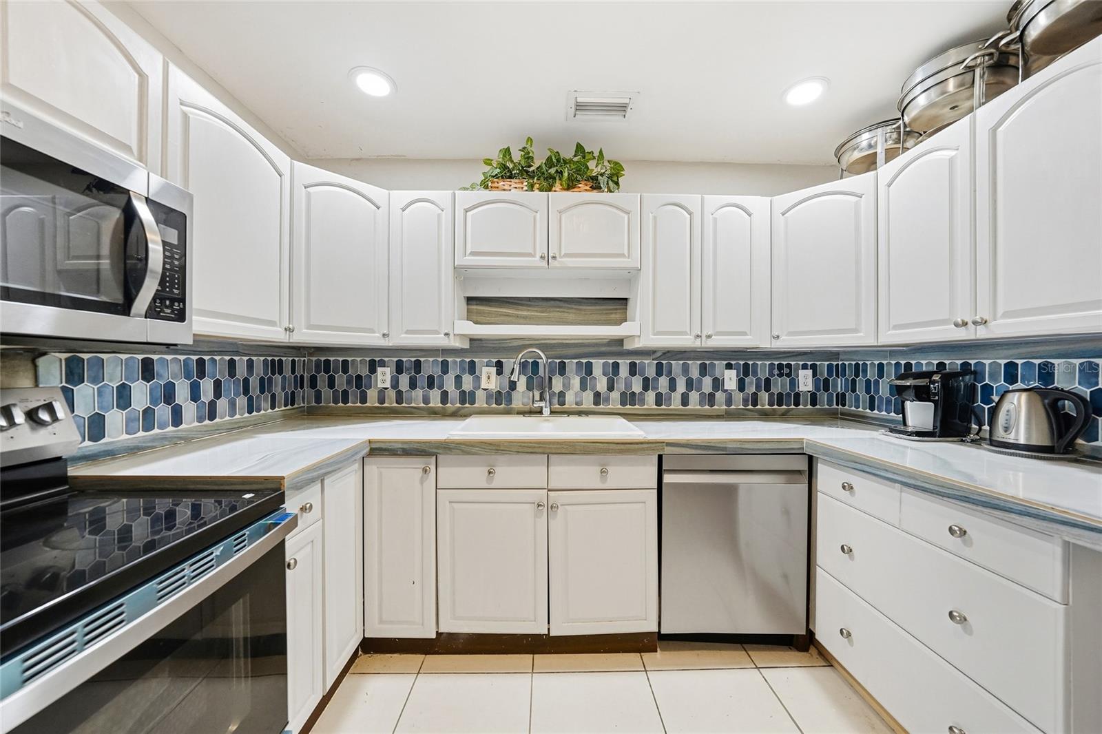 ALLAPATCHEE MANOR - Residential