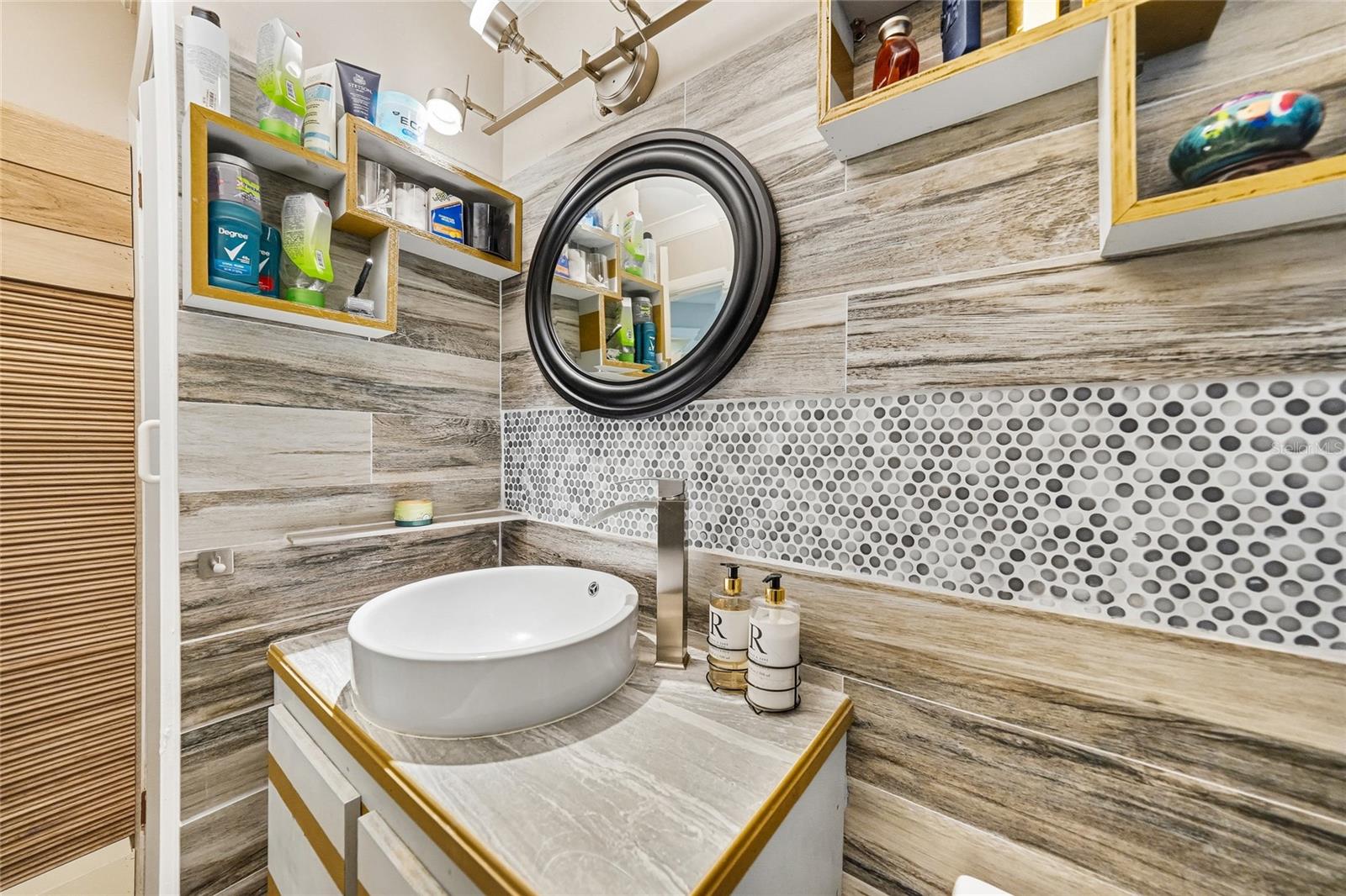 ALLAPATCHEE MANOR - Residential