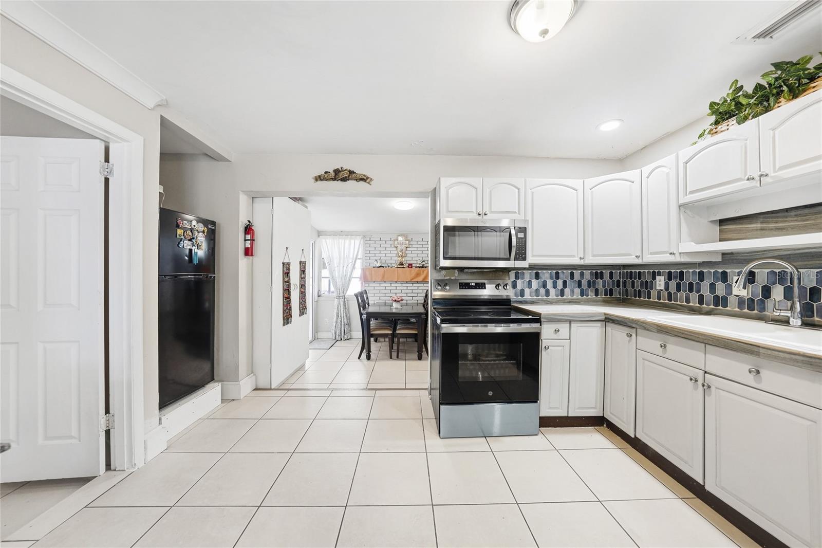 ALLAPATCHEE MANOR - Residential