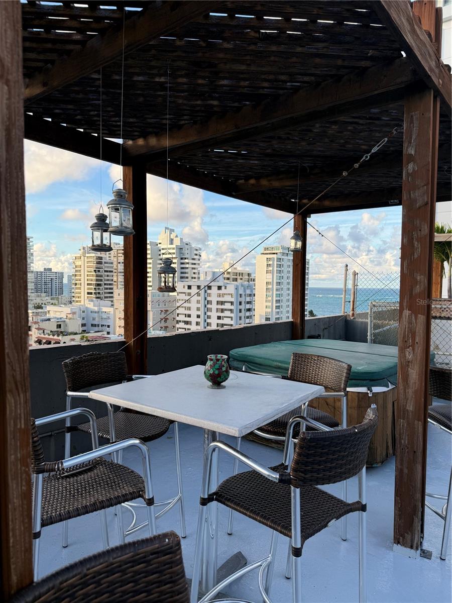 76 KINGS COURT - Residential