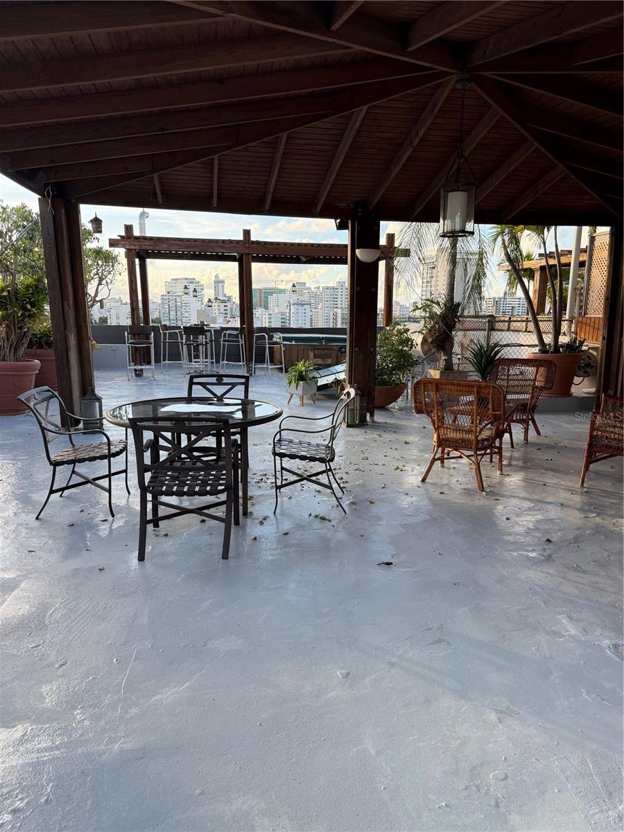 76 KINGS COURT - Residential