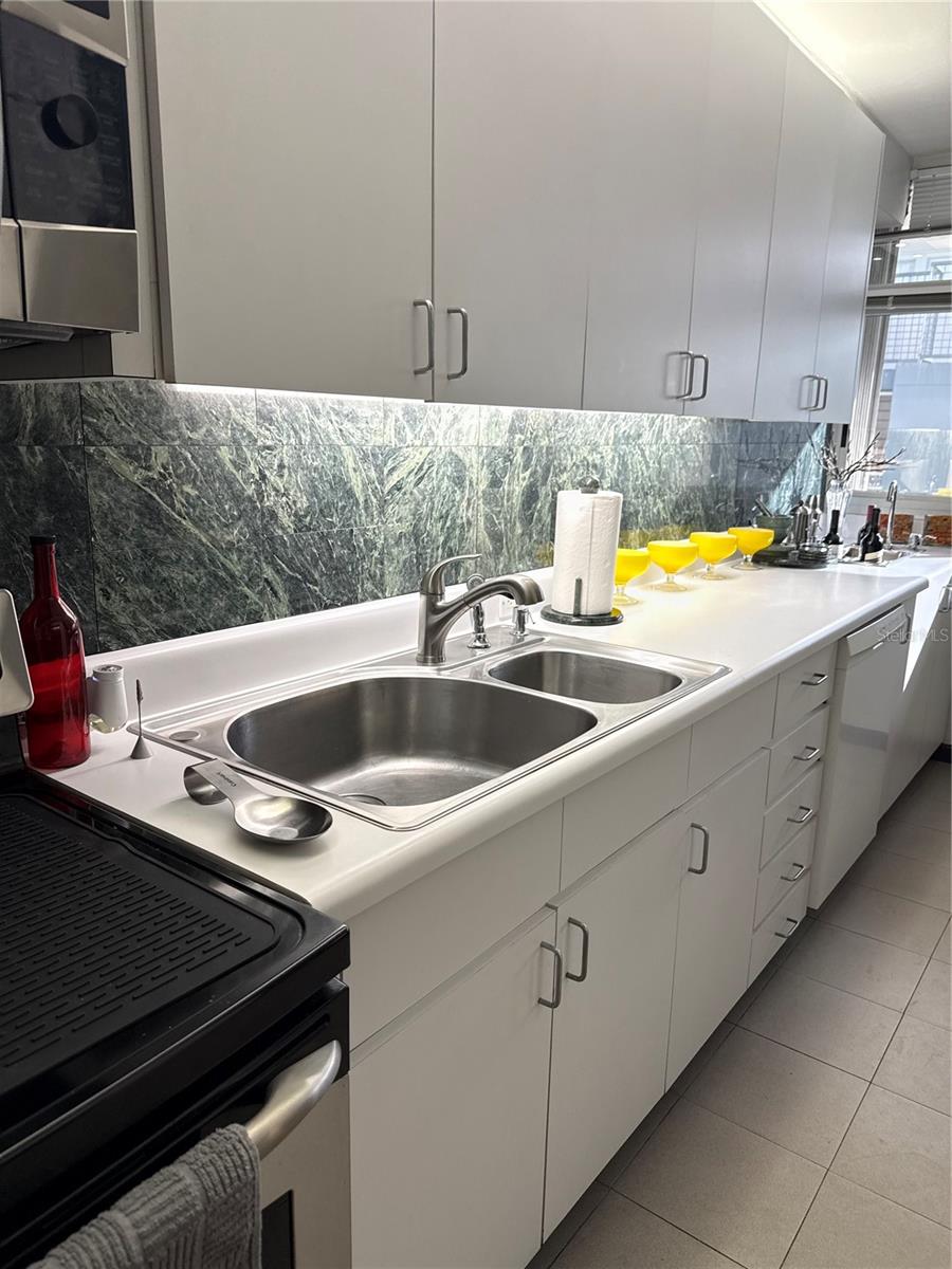 76 KINGS COURT - Residential