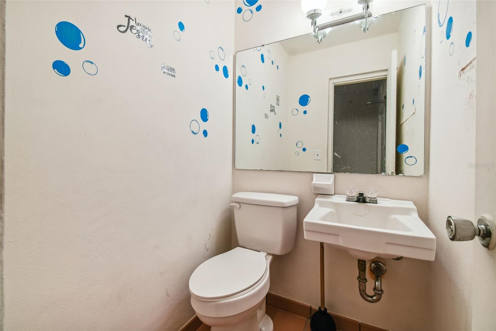 VILLA HEIGHTS - Commercial Lease