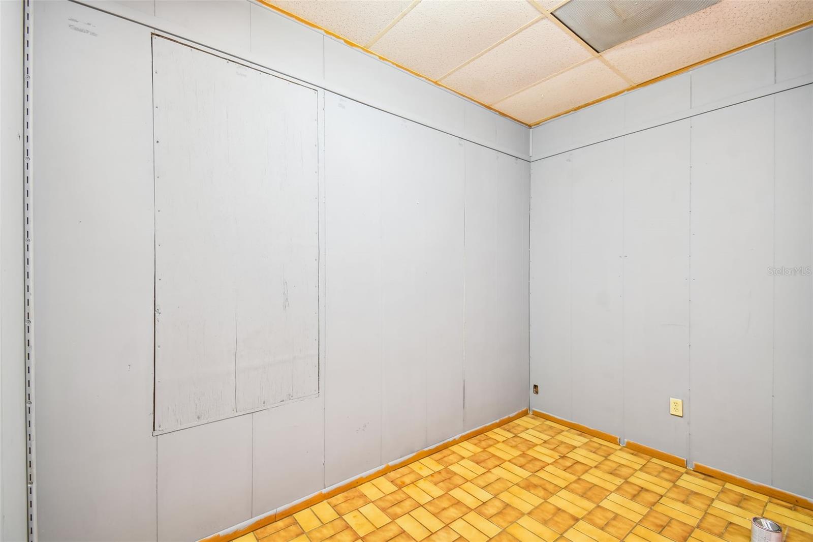 VILLA HEIGHTS - Commercial Lease