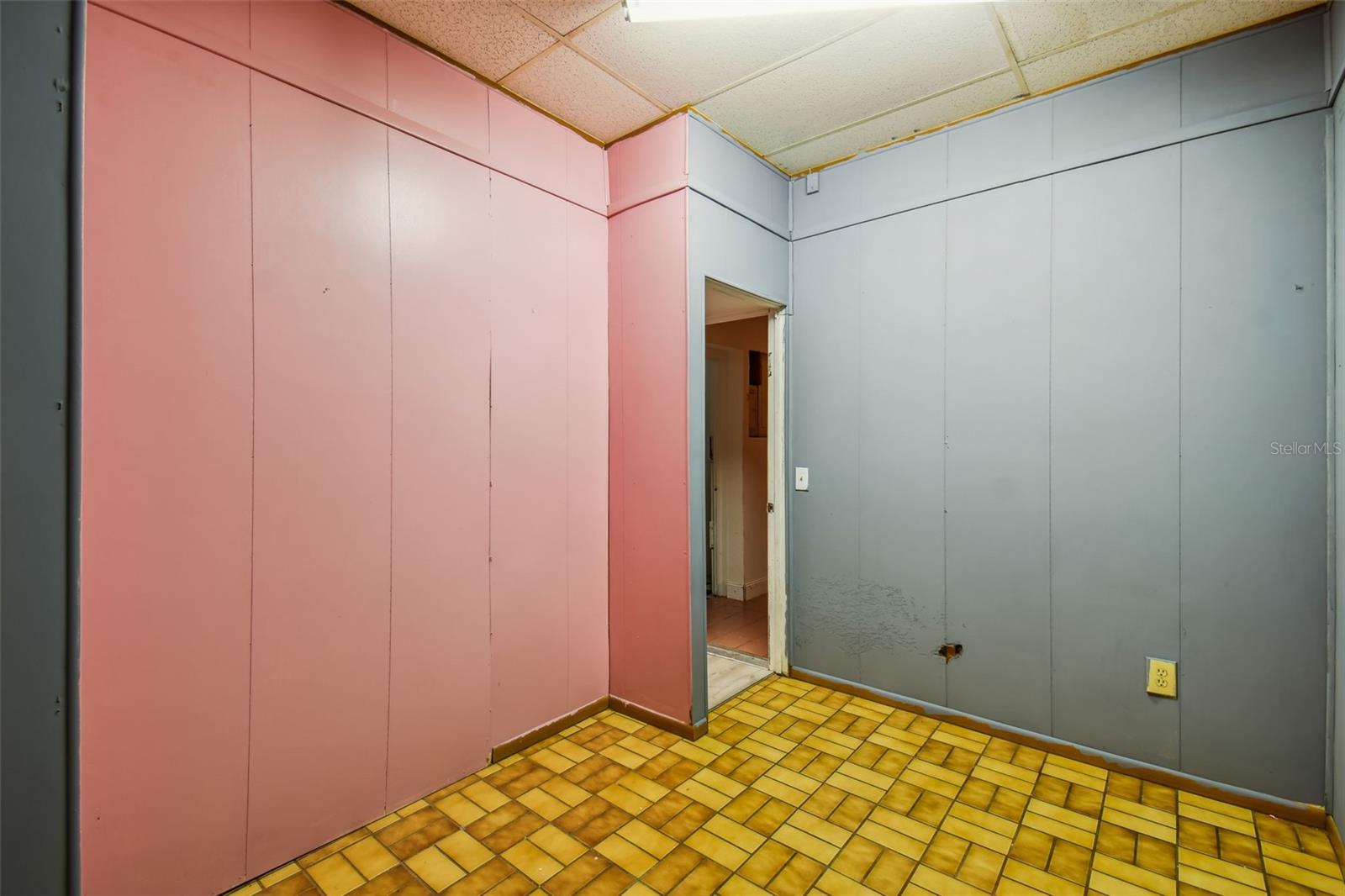 VILLA HEIGHTS - Commercial Lease