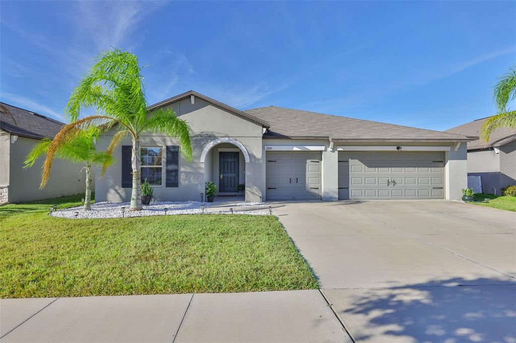 Photo of 13575 Willow Bluestar Loop, Riverview, FL 33579 (MLS # TB8457402)