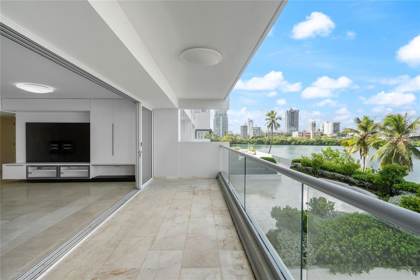 LAGUNA TERRACE CONDOMINIO - Residential