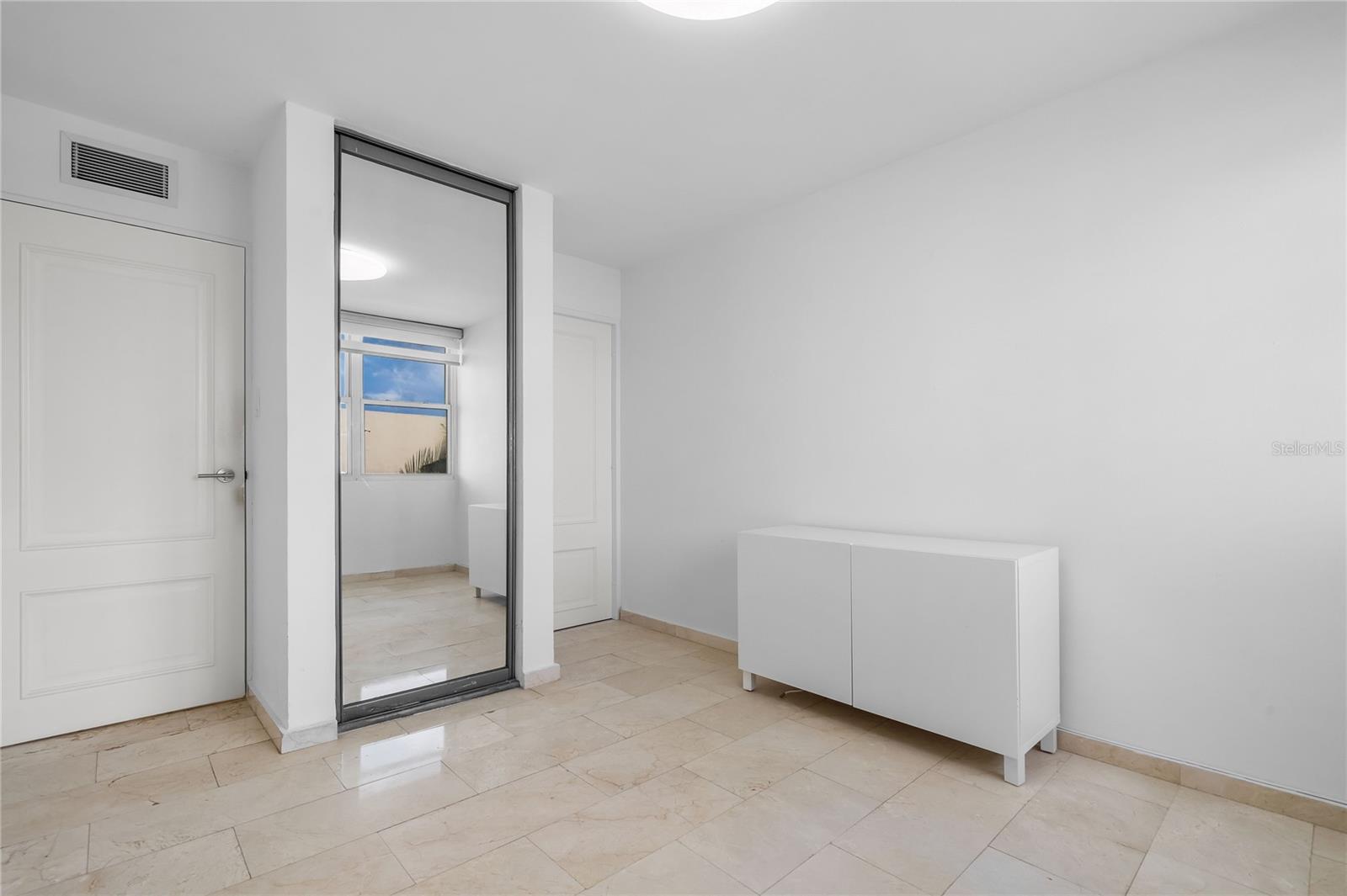 LAGUNA TERRACE CONDOMINIO - Residential