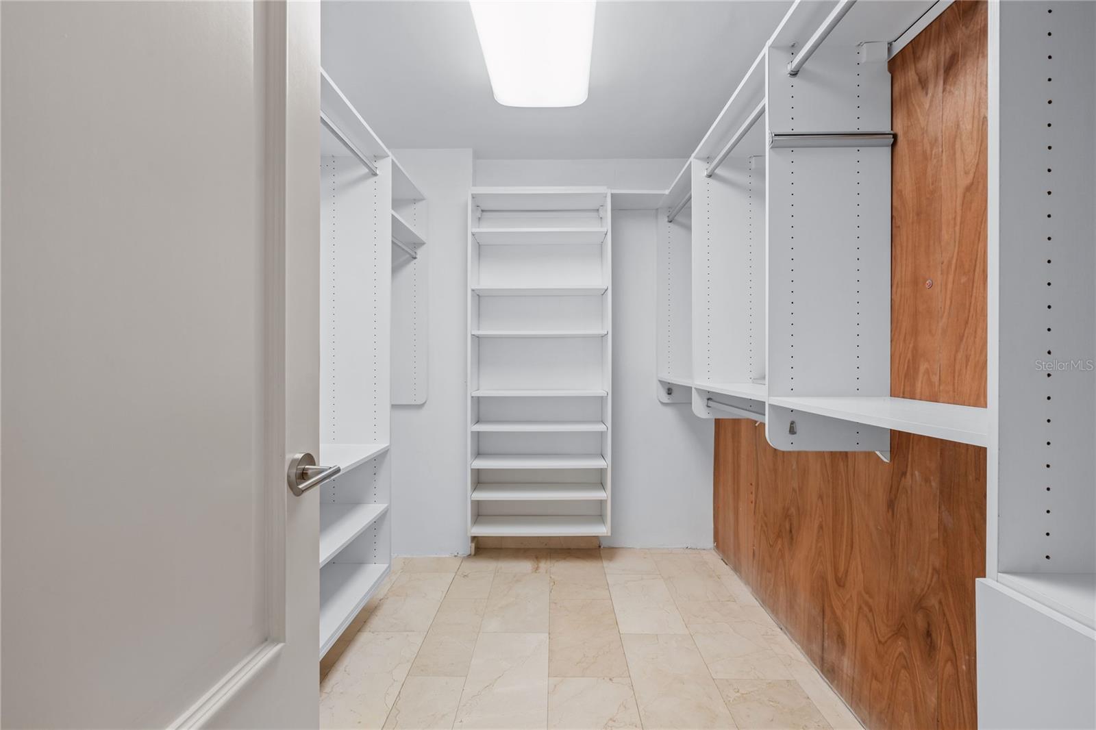 LAGUNA TERRACE CONDOMINIO - Residential