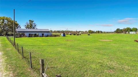 Tiny photo for 855 NE 107th Road, Oxford, FL 34484 (MLS # TB8486454)
