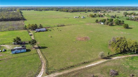 Tiny photo for 855 NE 107th Road, Oxford, FL 34484 (MLS # TB8486454)
