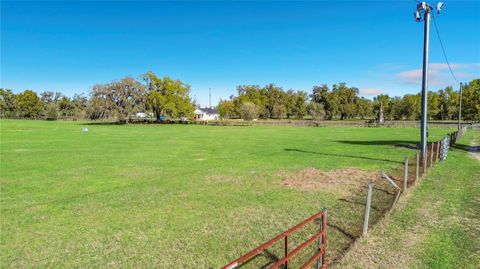 Tiny photo for 855 NE 107th Road, Oxford, FL 34484 (MLS # TB8486454)