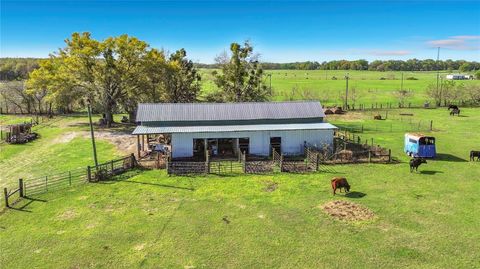 Tiny photo for 855 NE 107th Road, Oxford, FL 34484 (MLS # TB8486454)
