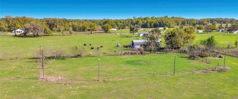Tiny photo for 855 NE 107th Road, Oxford, FL 34484 (MLS # TB8486454)