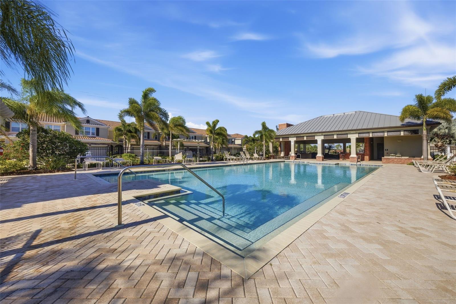 COLONNADE - Residential