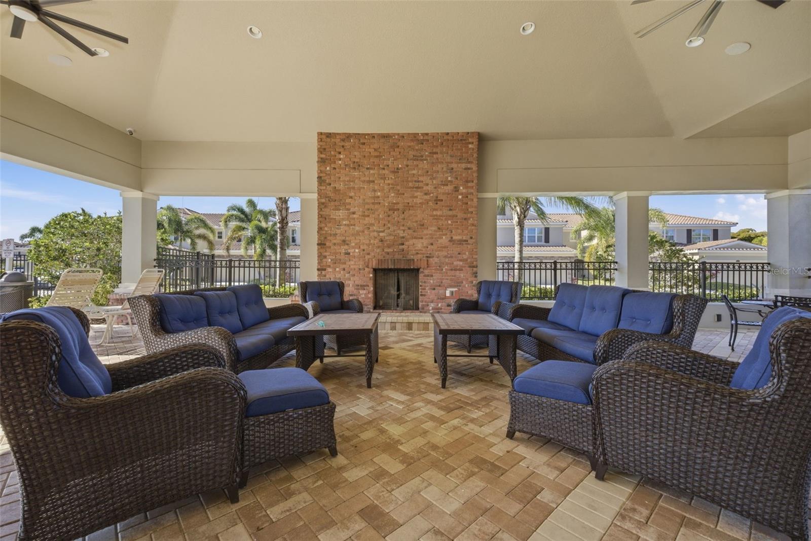 COLONNADE - Residential