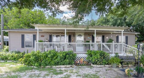 A home in LAKE WALES