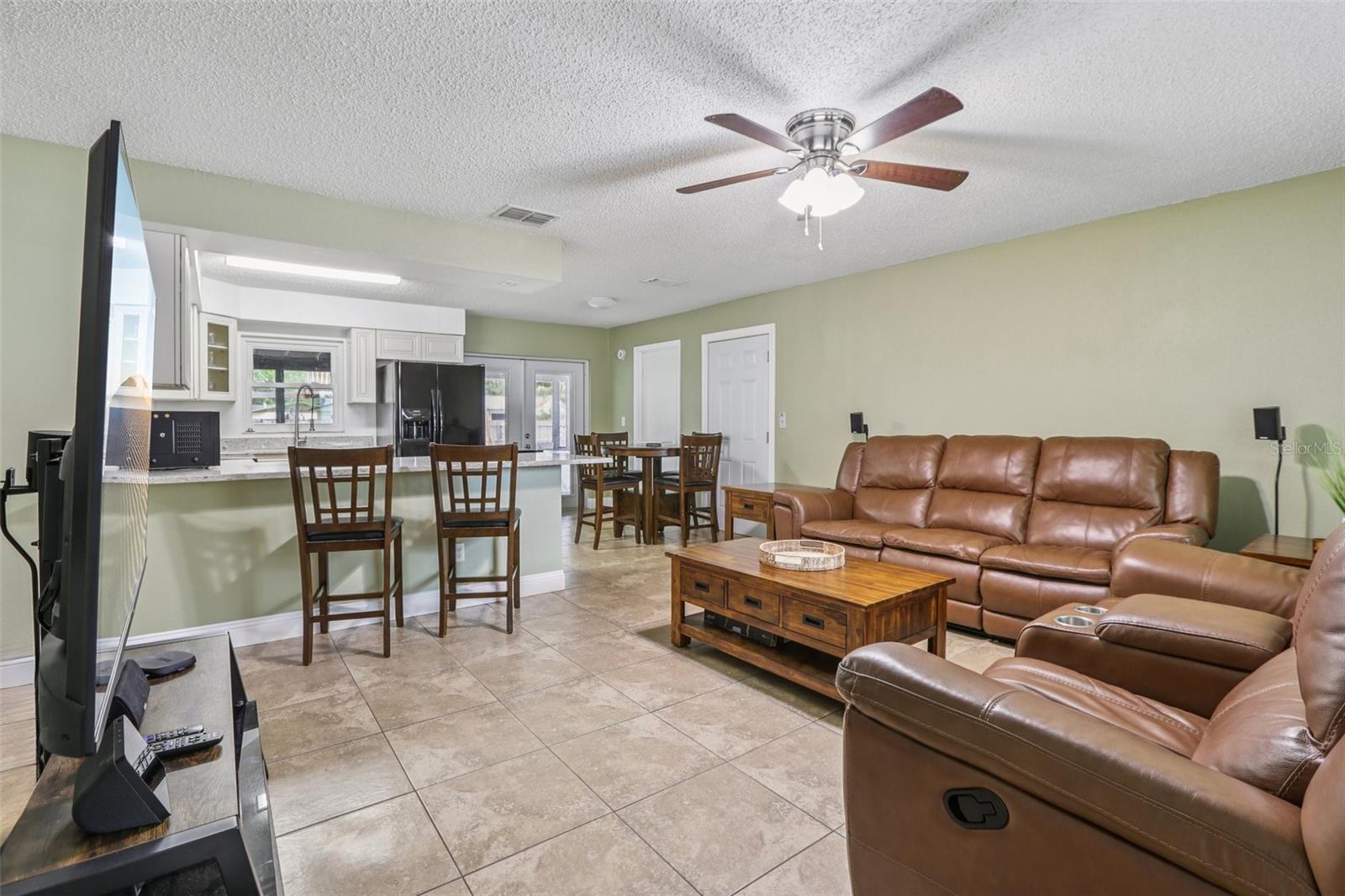 2307 N WARNELL LOOP