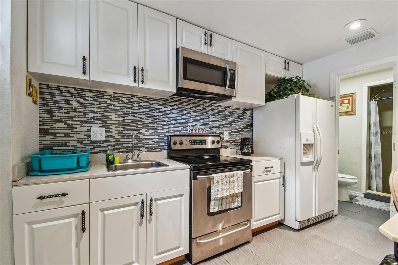 LAKEVIEW HEIGHTS - Residential Lease