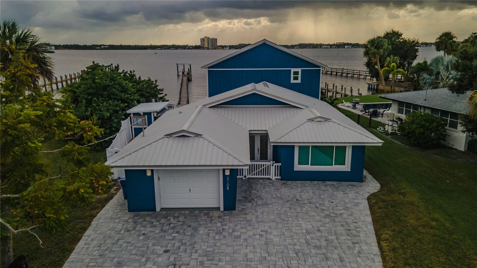 DOUGLAS NORTH ORITA - Residential