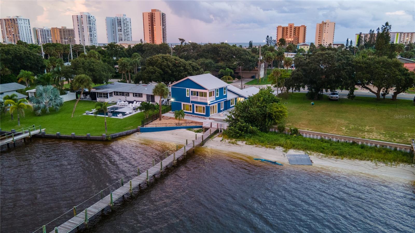 DOUGLAS NORTH ORITA - Residential
