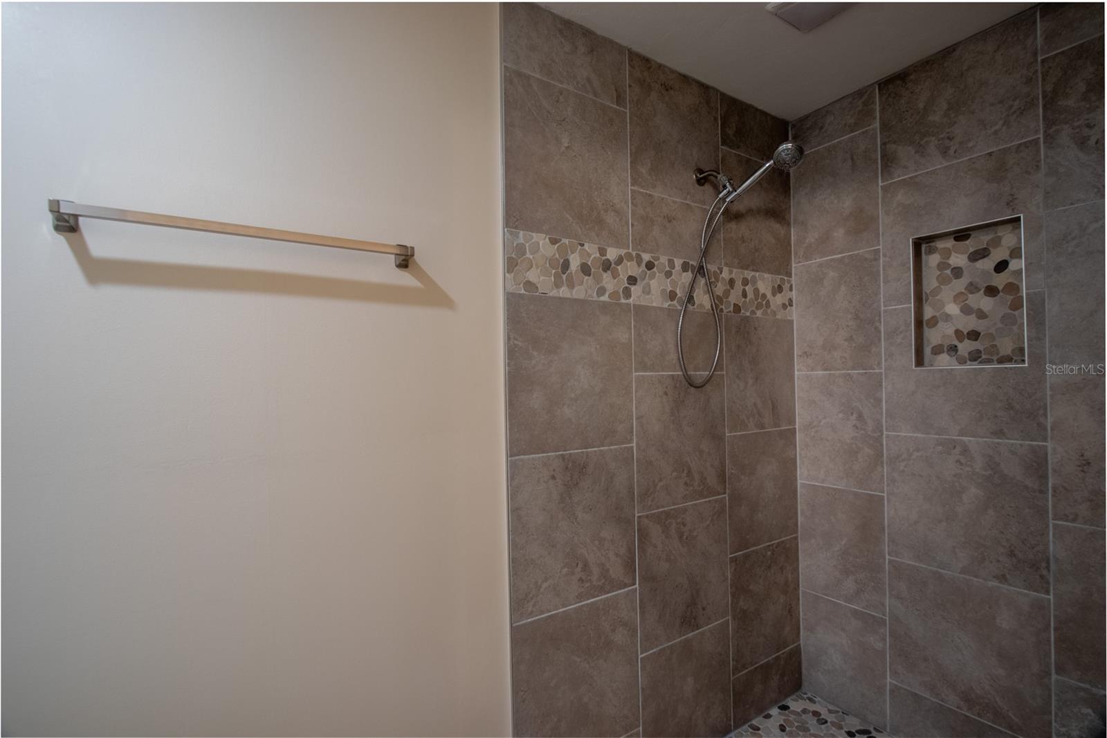 DOUGLAS NORTH ORITA - Residential