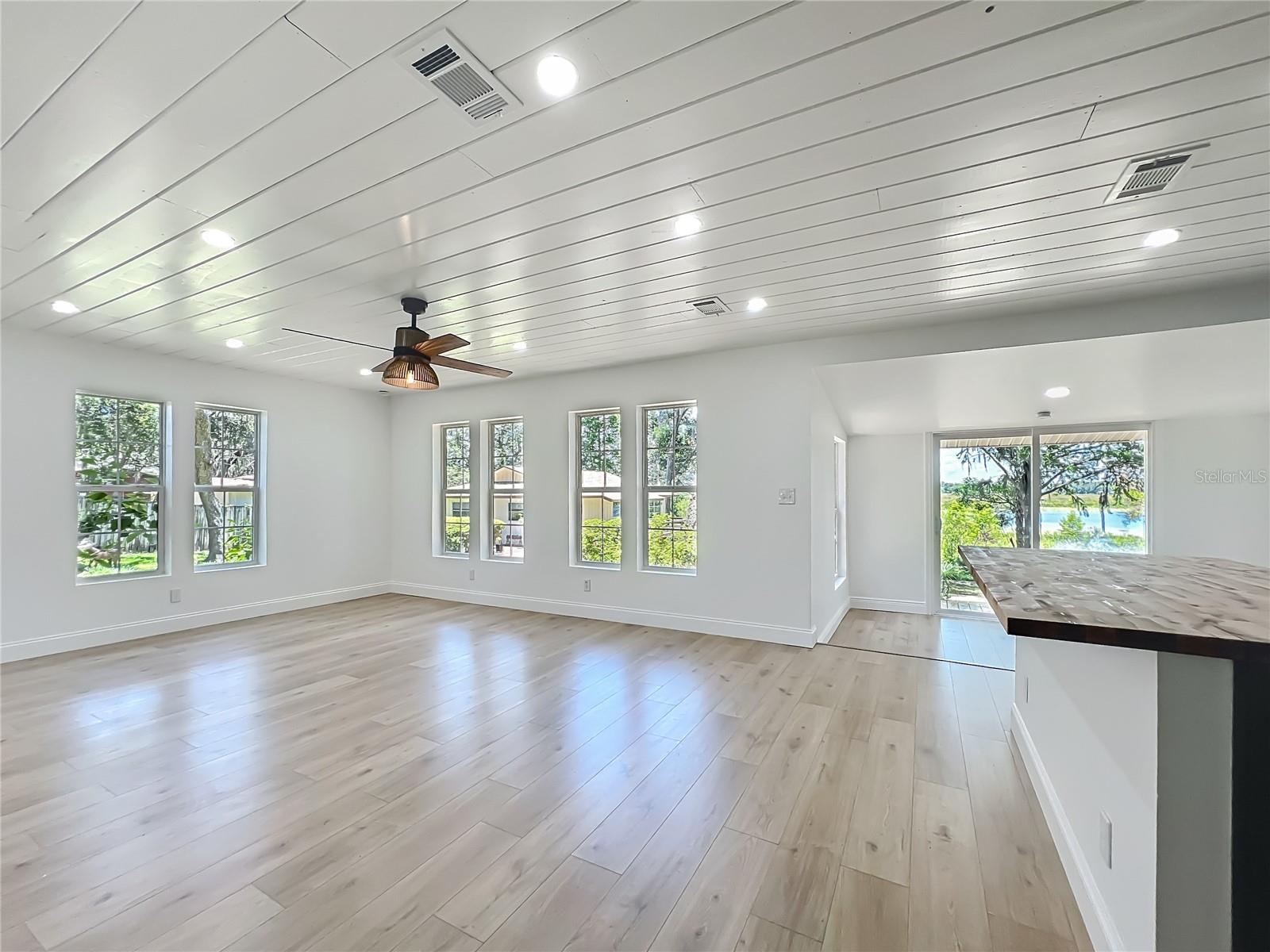 LAKE SHORE - Residential