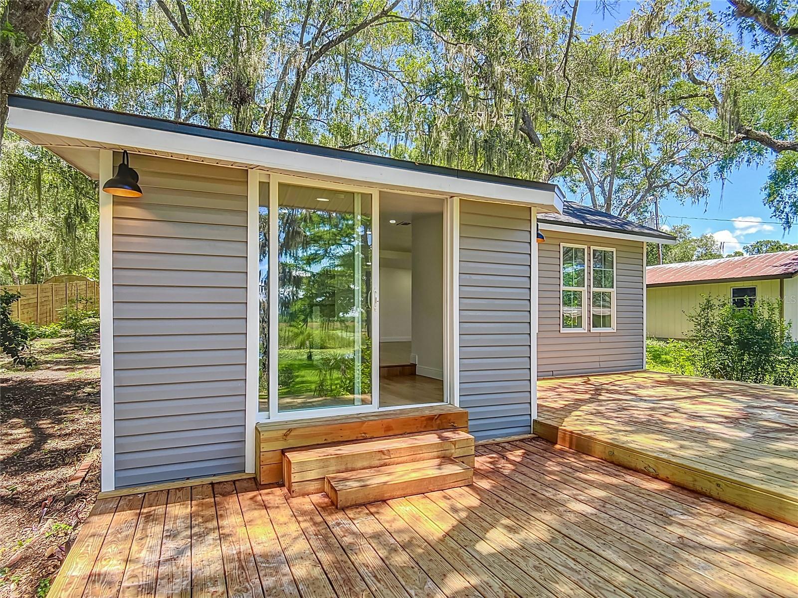 LAKE SHORE - Residential