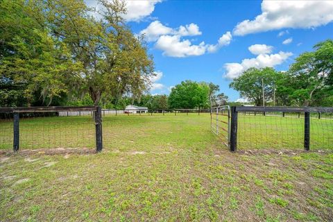 Tiny photo for 5085 SE 38th Street, Ocala, FL 34480 (MLS # OM722694)